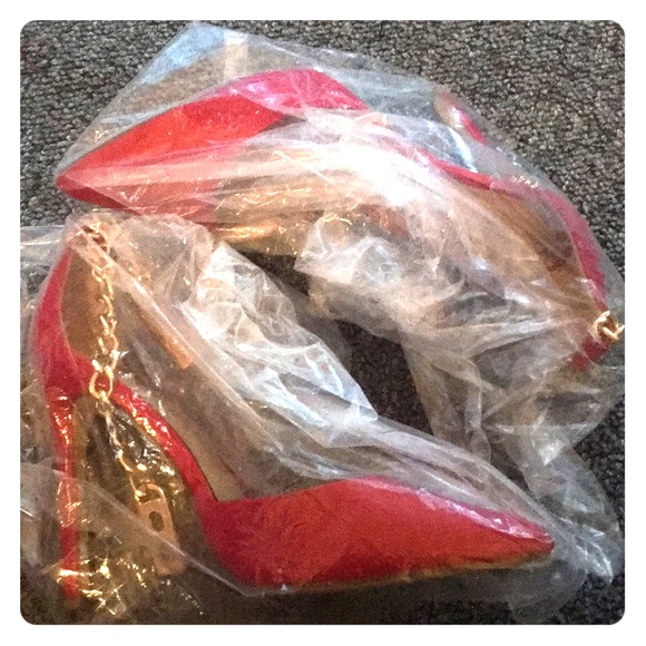 Liliana Shoes - Red Pointed Gold Chain Heels